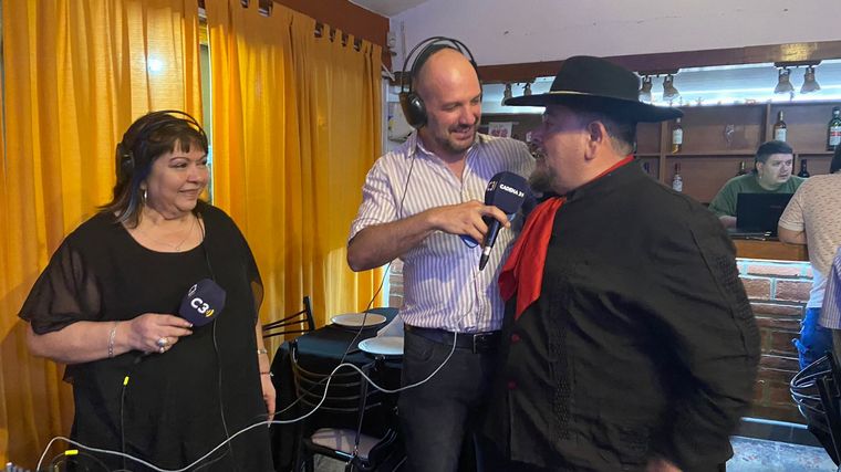 FOTO: La Peña del Fogón en vivo a través de la magia de la radio