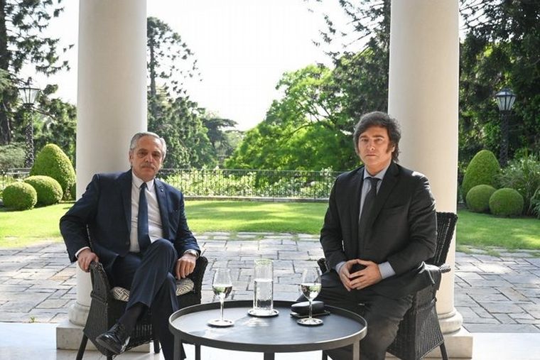 FOTO: Alberto Fernández recibió a Javier Milei en la Quinta de Olivos.