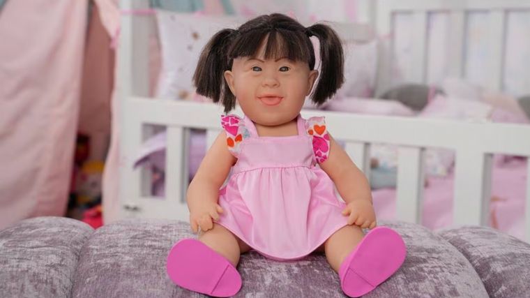 FOTO: Belén Bonnard, creó una muñeca inspirada en su hija con Síndrome de Down