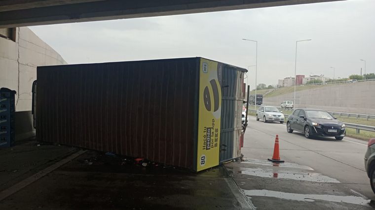 Tragedia en Circunvalación: un hombre murió atropellado por dos vehículos