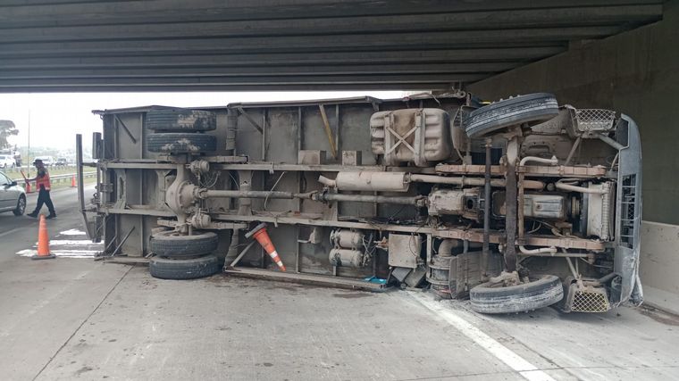 Tragedia en Circunvalación: un hombre murió atropellado por dos vehículos