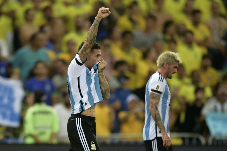 Nicolás Otamendi celebra su gol (Foto: @CONMEBOL)