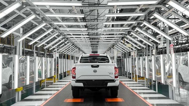 FOTO: Nissan paraliza la fabricación de pick ups en Córdoba