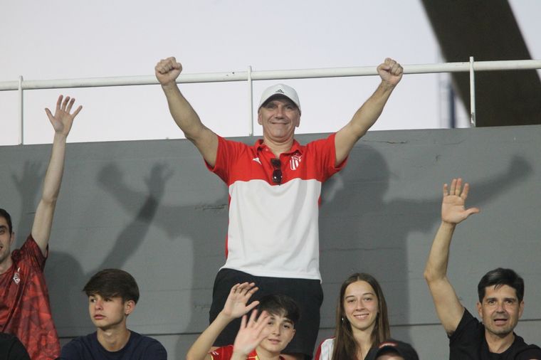 Te vi en la cancha: ¡Encontrá tu foto alentando Estudiantes en el Kempes!