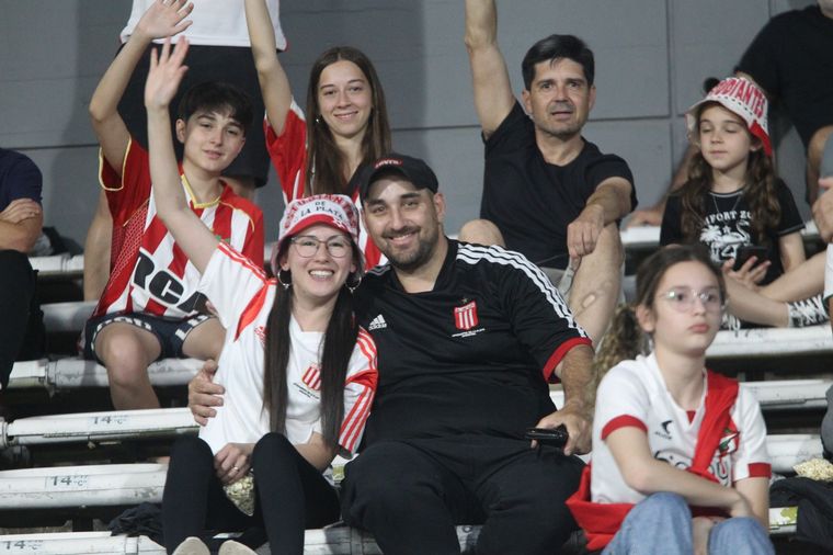 Te vi en la cancha: ¡Encontrá tu foto alentando a Estudiantes en el Kempes!