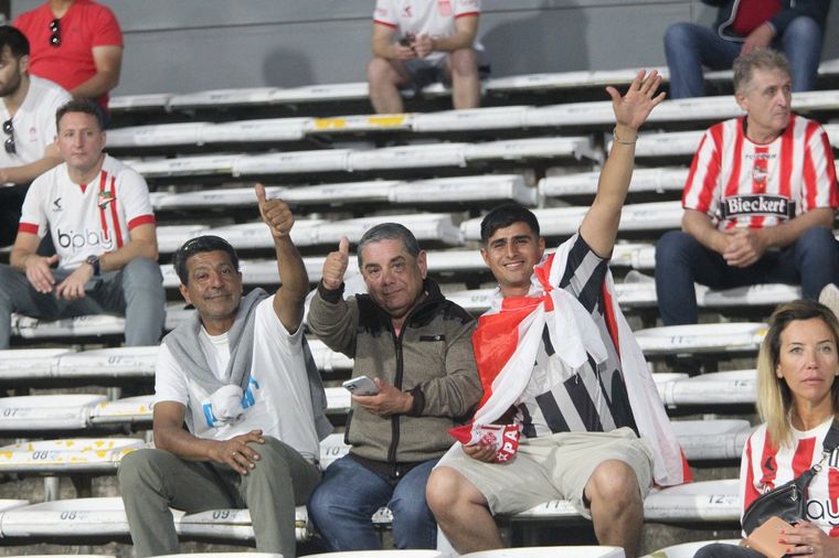 Te vi en la cancha: ¡Encontrá tu foto alentando a Estudiantes en el Kempes!