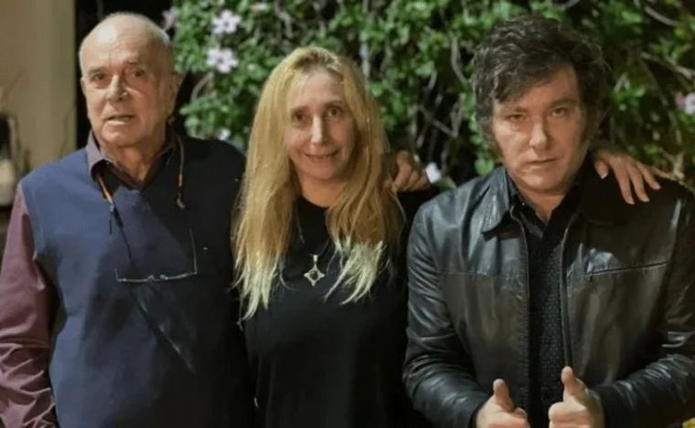 Carlos Rodríguez junto a Karina y Javier Milei.