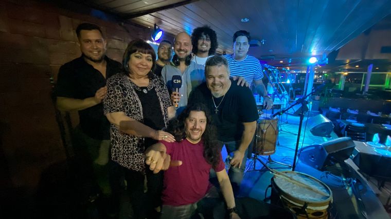 La llama festivalera se prendió en La Taba: noche de música y humor