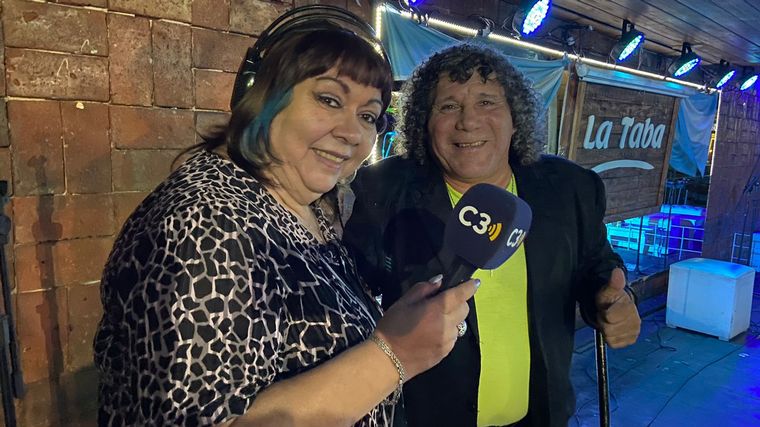 La llama festivalera se prendió en La Taba: noche de música y humor