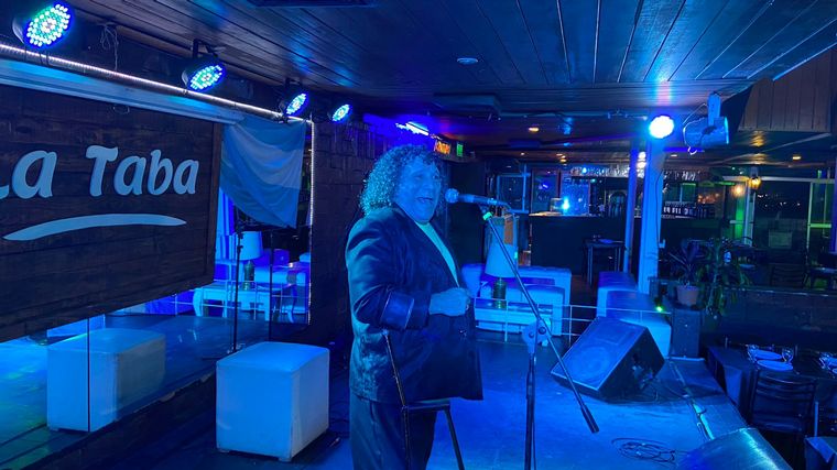 La llama festivalera se prendió en La Taba: noche de música y humor