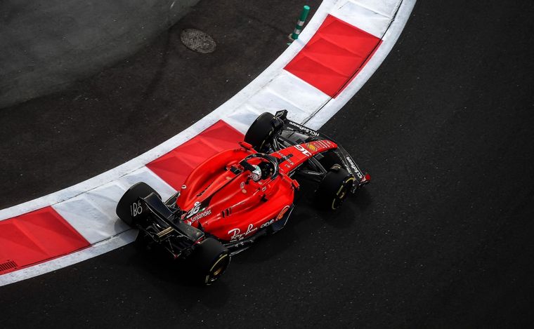 Preciosa vista cenital de la SF-23 de Leclerc, en Yas Marina