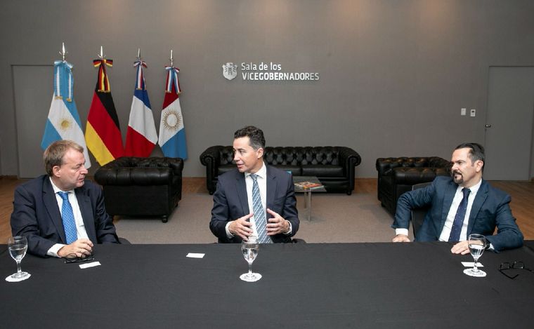FOTO: Manuel Calvo se reunió con embajadores de Francia y Alemania. (Foto: Gob de Córdoba)