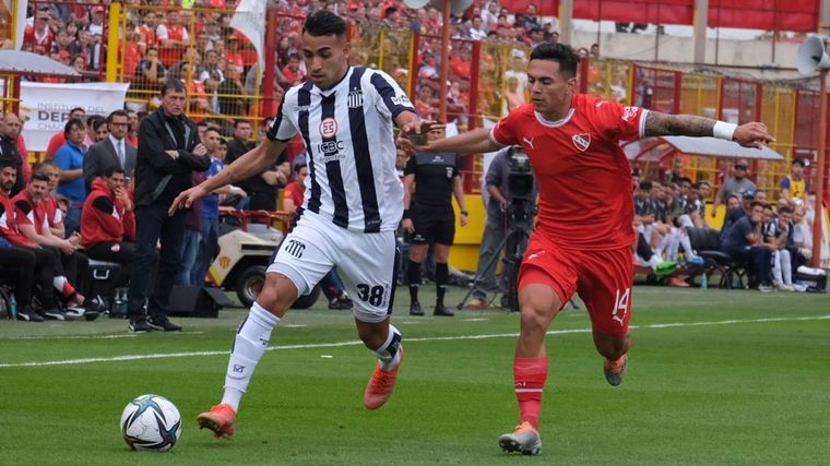 FOTO: Independiente va por la clasificación frente a Talleres en Córdoba