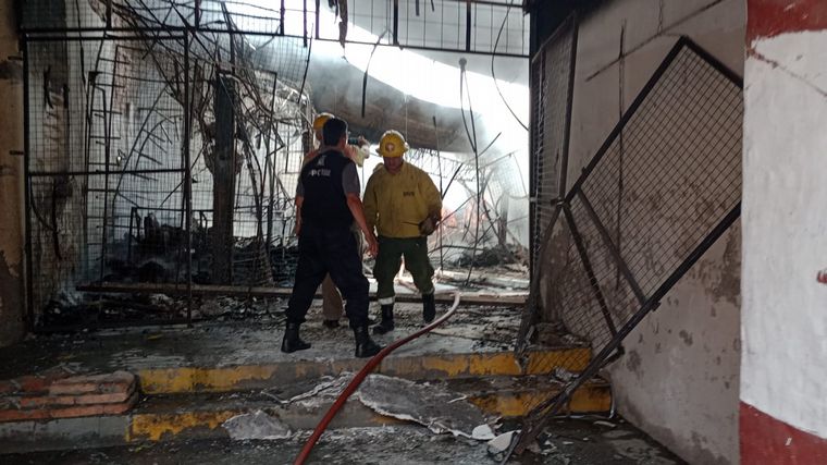 FOTO: Conmoción en Tucumán por el incendio de un centro comercial