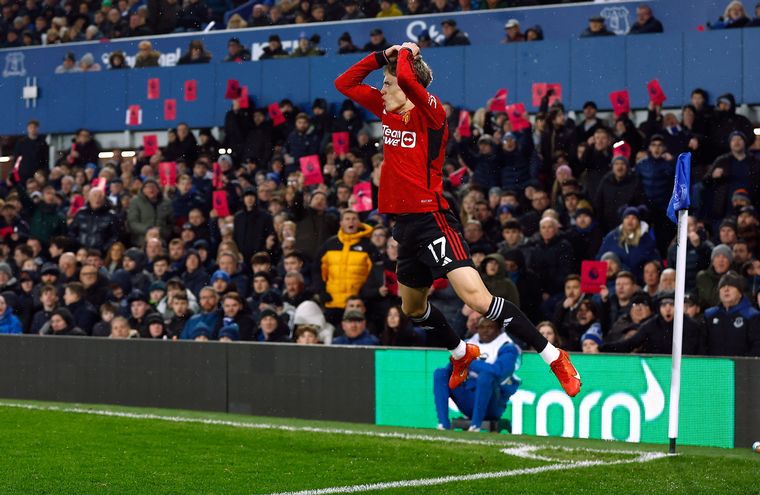 FOTO: Garnacho anotó un gol espectacular ante el Everton. 