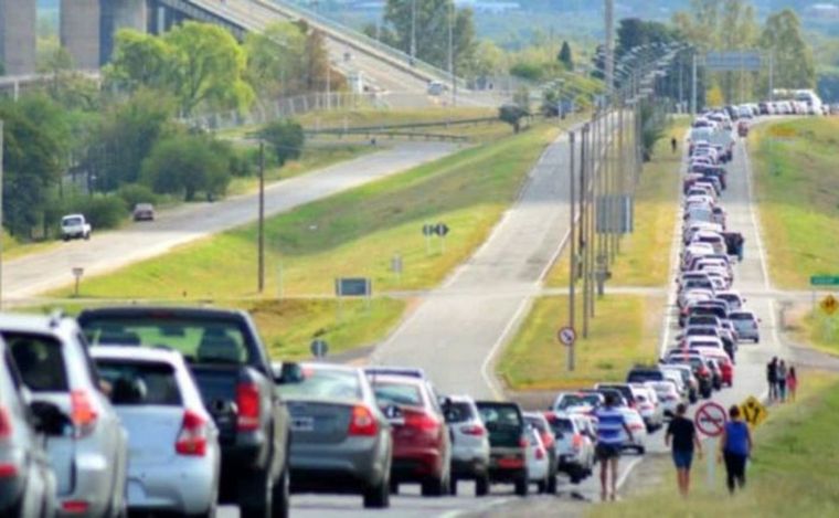 Uruguay busca limitar tours de compras de sus ciudadanos en Argentina (NoticiasNet)