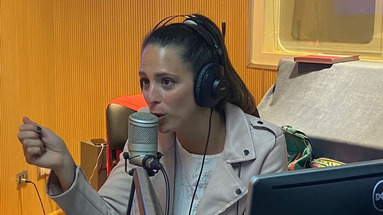 FOTO: Naty Medina trajo la frescura y su música a los estudios de la radio