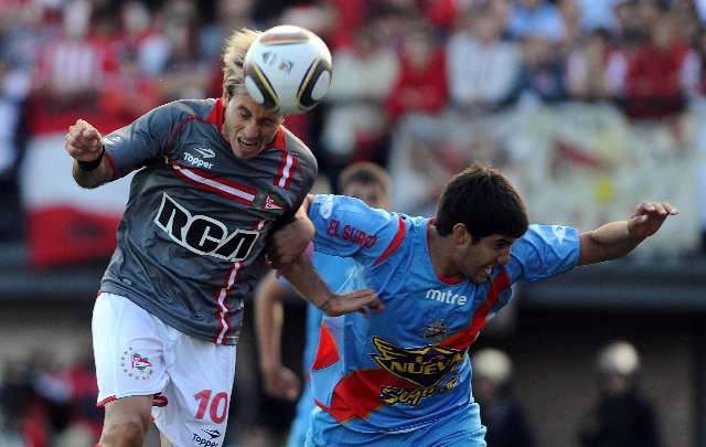El equipo platense pudo quebrar el arco de Arsenal. 