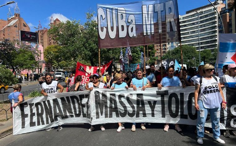 Movilización del Polo Obrero en Córdoba. (Foto: Daniel Cáceres/Cadena 3)
