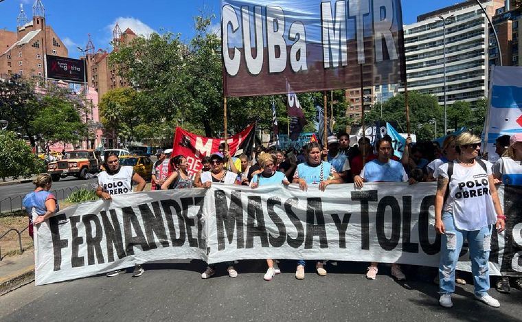 Movilización del Polo Obrero en Córdoba. (Foto: Daniel Cáceres/Cadena 3)