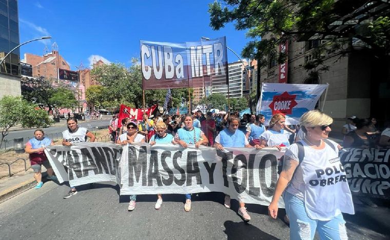 Movilización del Polo Obrero en Córdoba. (Foto: Daniel Cáceres/Cadena 3)
