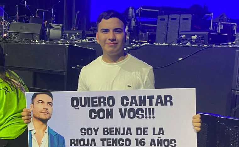 FOTO: Benjamín el estudiante riojano que cumplió el sueño de cantar con Carlos Rivera