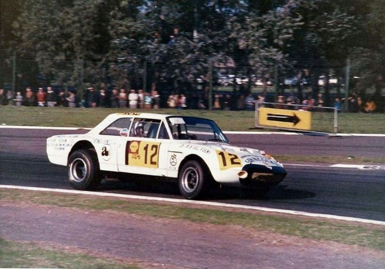 FOTO: Un Torino de TC  de los '60 identificado con el número "Shell"