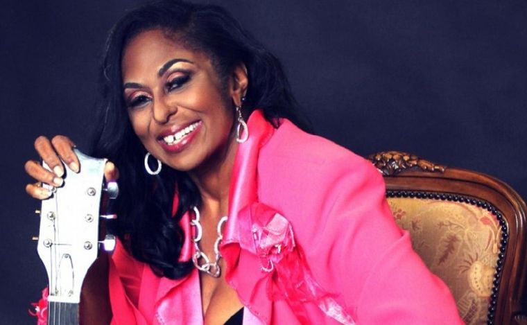 Claudette King se presenta en Plaza de la Música.