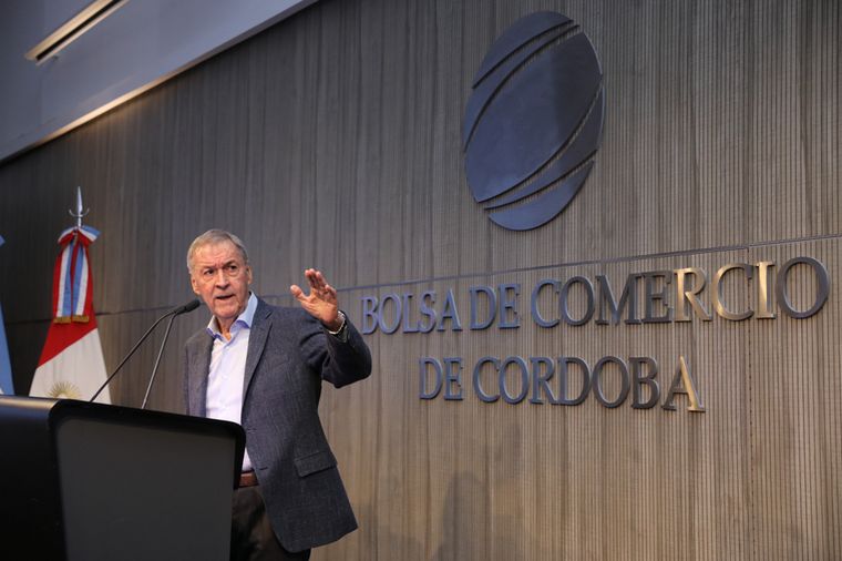 El gobernador dio su último discurso en la Bolsa de Comercio de Córdoba. 