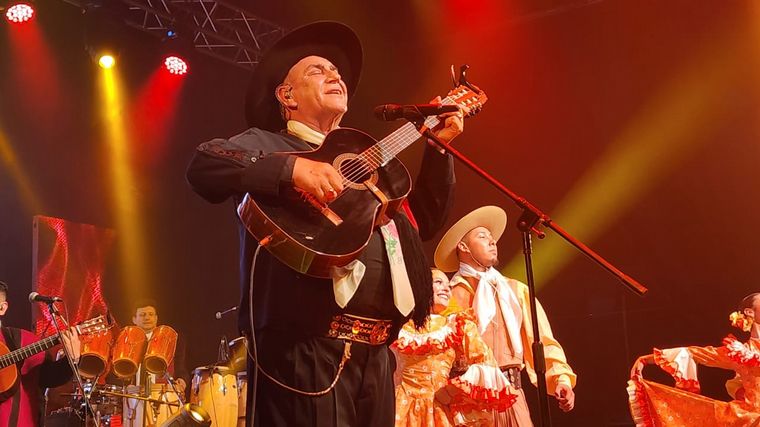 El Chaqueño celebró cuatro décadas de música en el Quality Espacio.