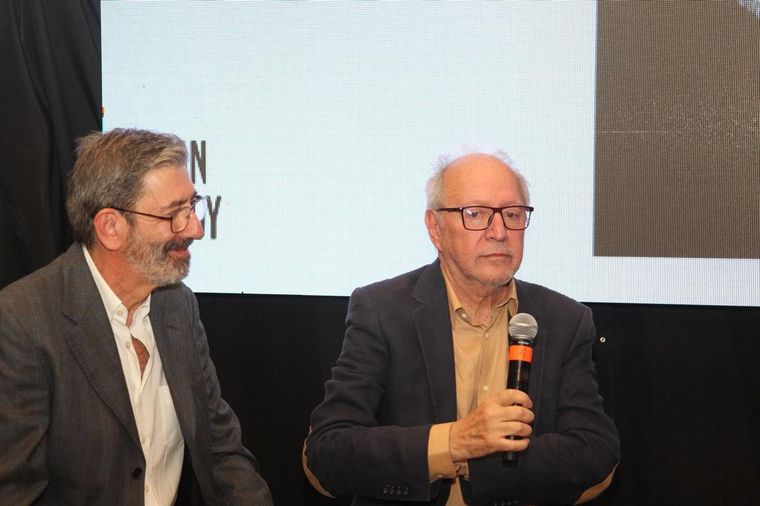 Fino Pizarro reveló su tesoro fotográfico en un libro.