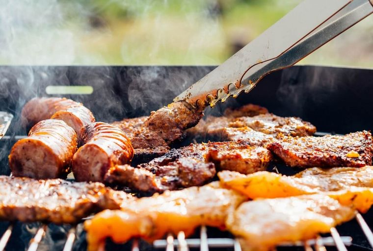 ¿Cuánto cuesta una buena comida para 10 personas para celebrar el fin de año?