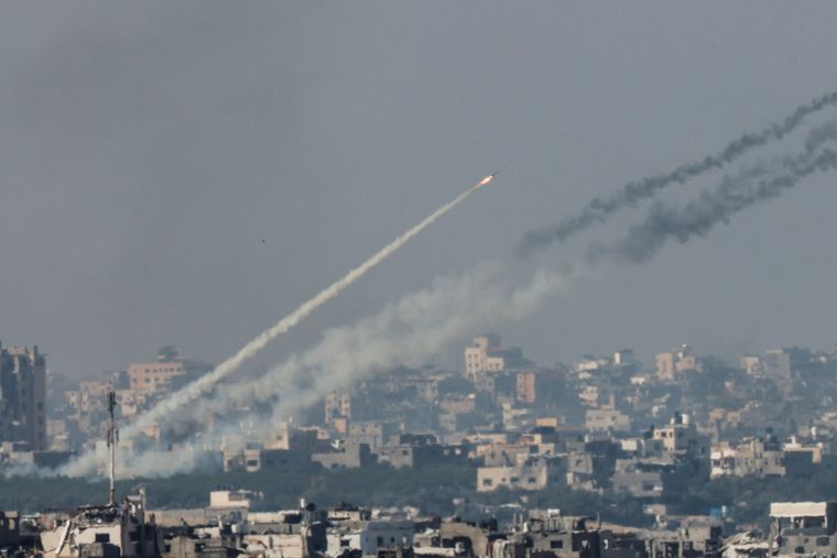 FOTO: Israel y Hamas reanudaron los combates.
