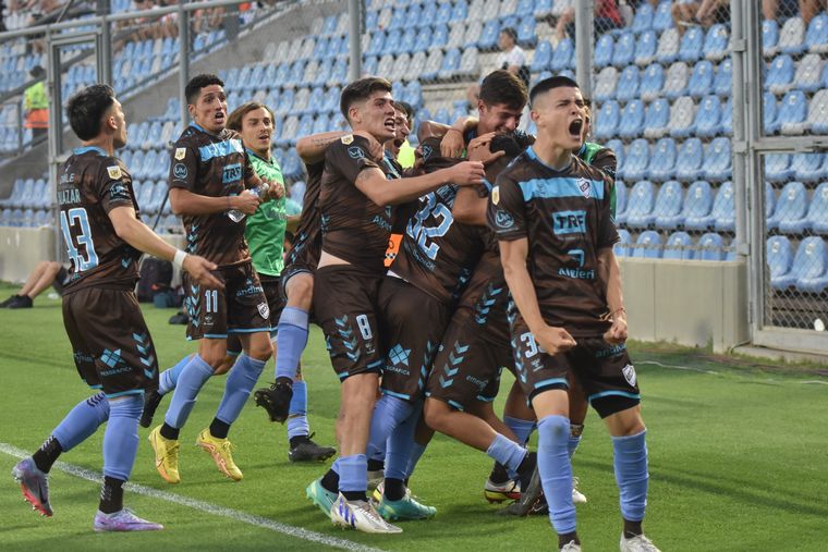 FOTO: Platense le ganó a Huracán por penales. 