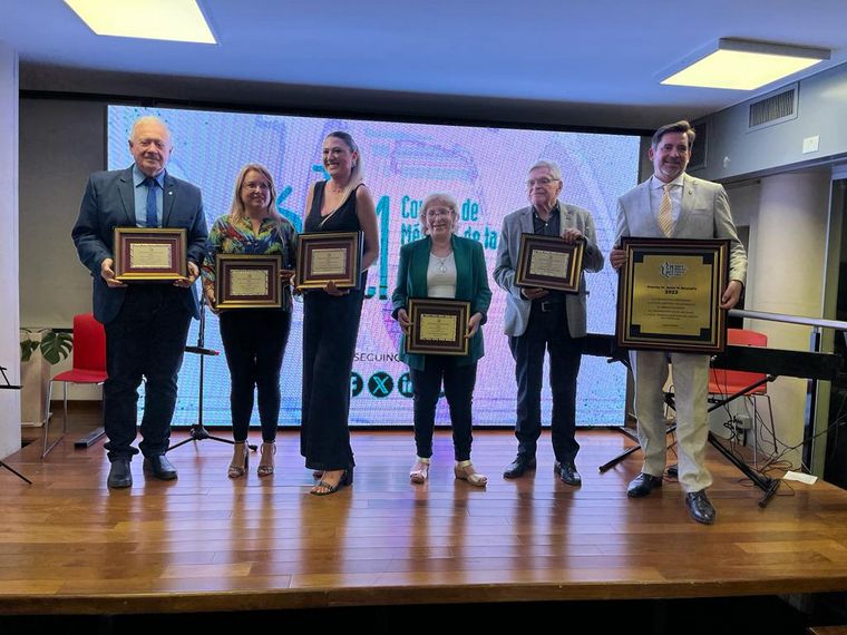 El Consejo de Médicos de Córdoba premió a Rony Vargas por su rol en la comunicación.