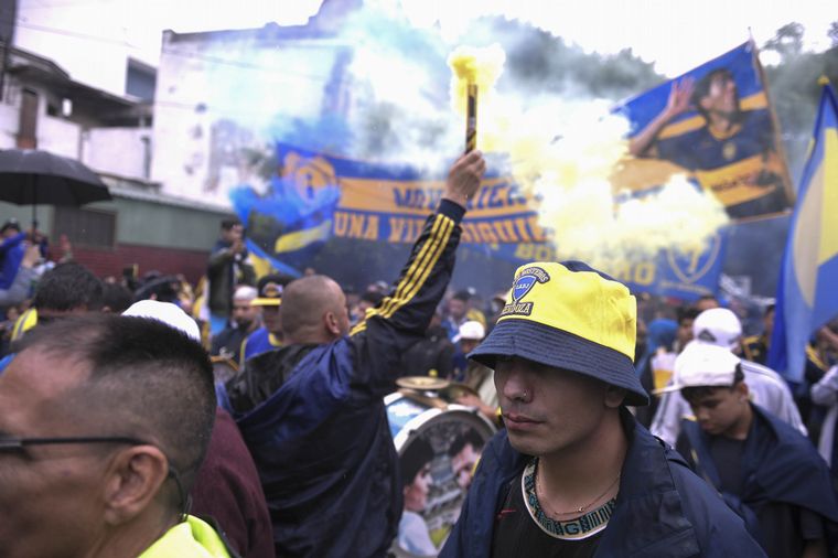 FOTO: Multitudinario banderazo de los hinchas de Boca pidiendo elecciones. 