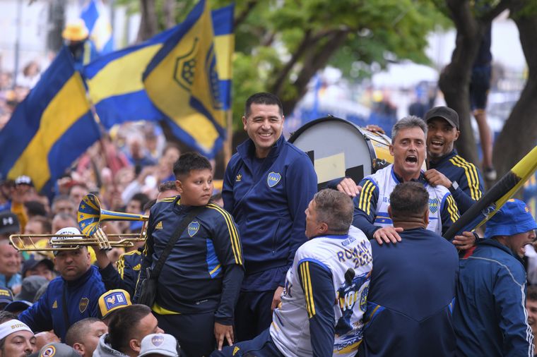 Riquelme estuvo presente en el banderazo de los hinchas de Boca.