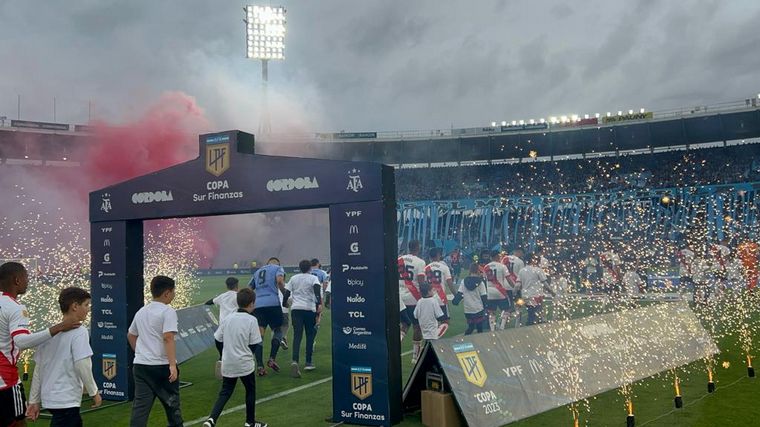 River y Belgrano se enfrentan en el Kempes.