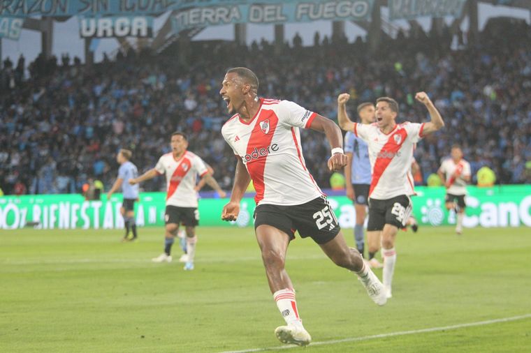 FOTO: Salomon Rondón festeja el primer tanto de River ante Belgrano. 