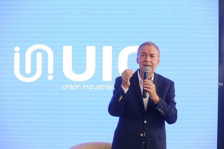 Juan Schiaretti, en la Unión Industrial de Córdoba.