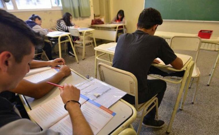 FOTO: Pruebas PISA: 7 de 10 alumnos argentinos no tiene niveles básicos en Matemática.