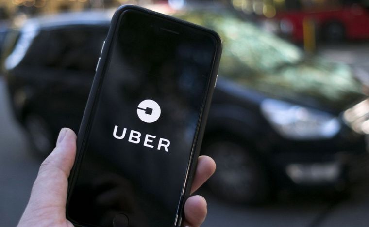 FOTO: Sin regulación en Rosario, Uber anunció lanzamientos de nuevos servicios locales.