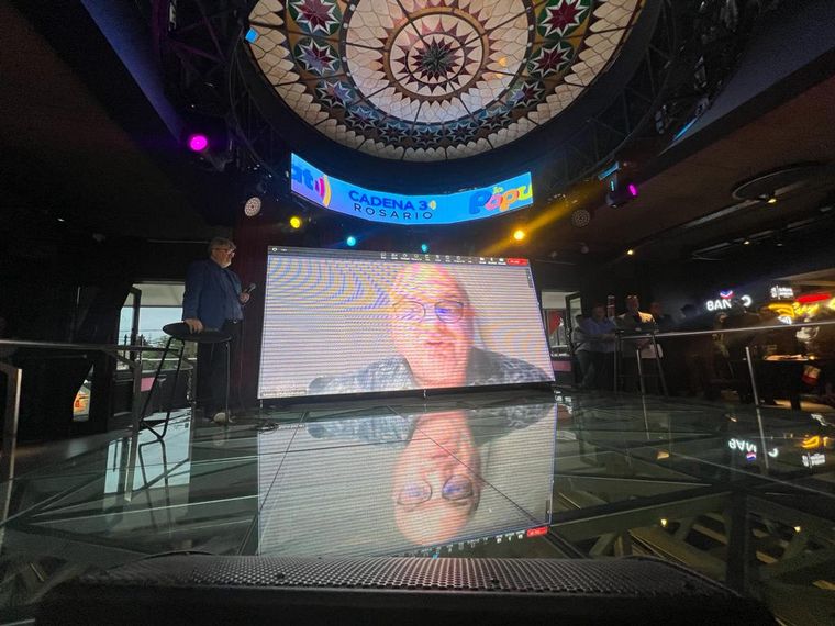 Sergio Suppo y Salvador Di Stéfano, en el evento de Cadena 3 en La Mona Museo Bar.