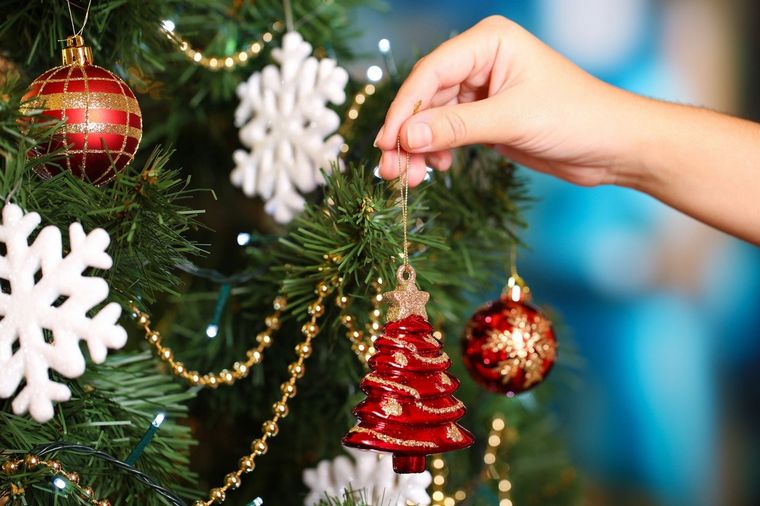 Armar el árbol de Navidad este año cuesta 295% más: $52 mil en promedio.
