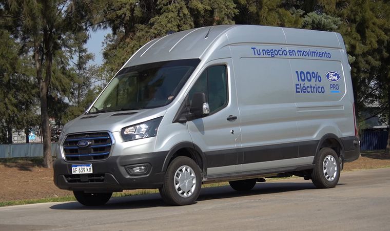 Ford E-Transit, la versión 100% eléctrica de su icónico vehículo comercial