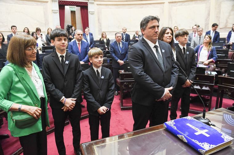 Prestaron juramento los nuevos senadores que se sumarán a la Cámara alta.