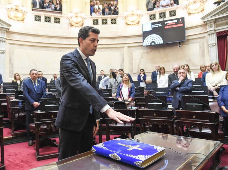 Prestaron juramento los nuevos senadores que se sumarán a la Cámara alta.