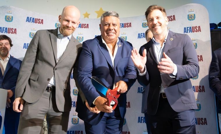 Alejandro Domínguez (derecha) elogió a 