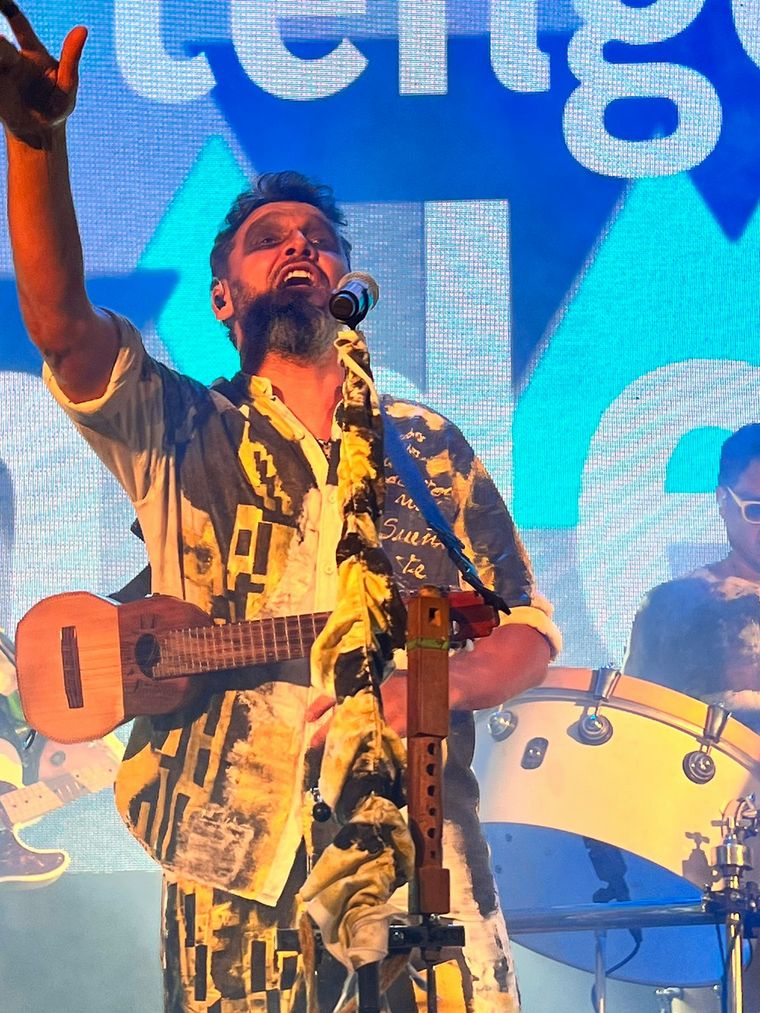 Los Tekis sorprendieron en “Aldea Antigua”: deleitaron al público y la audiencia