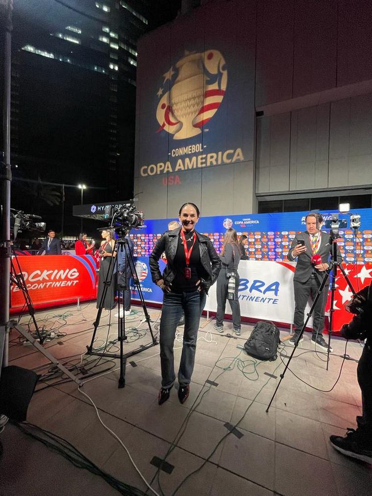 Cynthia Zack en el sorteo de la Copa América en Miami